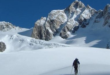 Aus Spass wird Ernst - aus Gefälligkeit geführte Skitouren.