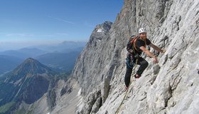 Meist klettert man an festem Fels an der Dirndl-Südwand