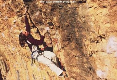 Hot Moves, Clothes and Pics - Salewa alpinXtrem team in Rodellar (ESP)