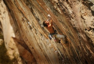 Ein persönliches Highlight für einen Boulderer: Armin gelingt die 32m-Route Radicales Libres, 8a+ on sight.