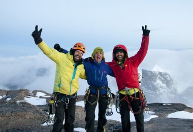 Alex, Mario und Thomas auf dem Gipfel des Mount Asgard (c) adidas timelineproduction