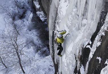 Benedikt Purner in der ersten Seilllänge von "Gorillas im Nebel"; Foto: Klaus Kranebitter