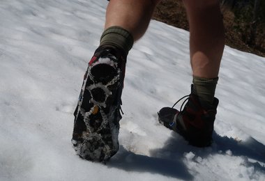 Mit dem Distance Spike auf Altschneefeldern unterwegs