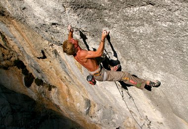Andreas Bindhammer in PuntX 9a+ © Philippe Maurel - www.nice-climb.com