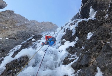 Dünne Eisschicht an der „Legrima“ am Langkofel