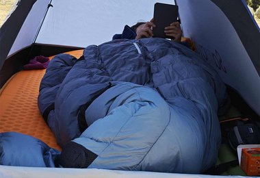 Wir hatte lange Zeie den DownWool-Hybrid Ice Cold 190 Wide Schlafsack ausgiebig zu testen