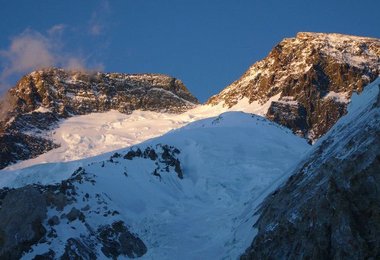 Der Broad Peak von unserem Basislager mit dem Westsporn im Schatten