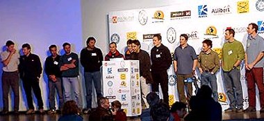 Alle Piolet d'Or 2004 Kandidaten auf dem Podium - Foto: G. Malfer