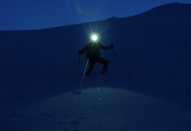 Gerade beim Skitourengehen ist helles Licht wichtig.