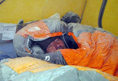 Simone Moro im Camp 2