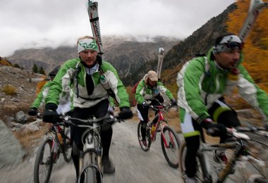 Tag 4: Zustieg zum Piz Palü mit Bike und Ski auf dem Rücken