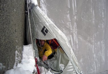 Ben Ditto beim Schneeschmelzen im Portaledgecamp Photo : Nicolas Favresse