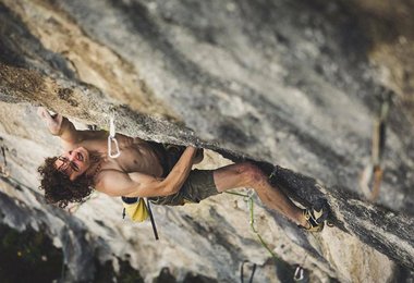 Adam Ondra in "Queen Line" (Foto: The Vertical Eye - Matteo Pavana)