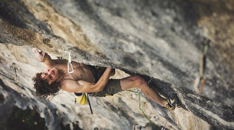 Adam Ondra in "Queen Line" (Foto: The Vertical Eye - Matteo Pavana)