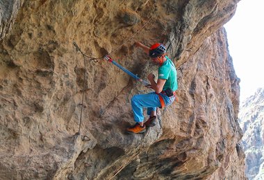 Mit dem Petzl Scorpio Eashook im schwersten Klettersteig der Welt (Extraplomix G/K7) - klettern muss man den Steig (egal mit welchem Set) immer noch aus eigener Kraft.