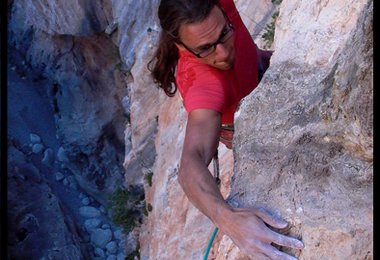 Matthias climbe Hotel Supramonte SL 4 (8a+) © Adrian Schiess