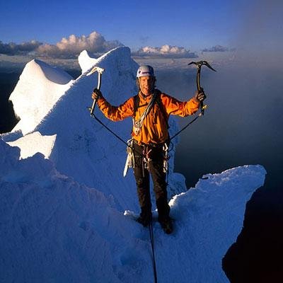 Steve House hier am Gipfel des Cayesh, Peru (Foto: Marko Prezelj)