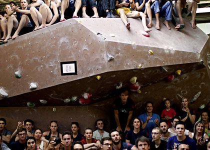 Zuschauer beim Blockhelden Bouldercup Frankenjura 2016 (Foto: Blockhelden)