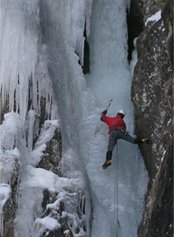 Gerade beim Eisklettern ist ab und zu Halbseiltechnik von Vorteil