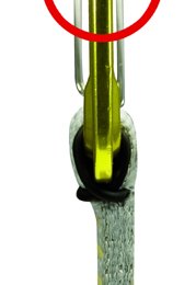 Produktionsseriennummern: 01/06; 01/07;01/08 - diese Nummern sind auf der Rückseite des Karabiners angebracht (roter Kreis)