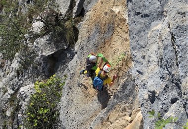 Auch bei Mehrseilängen Routen am Stand aufpassen, dass das Kletterseil nicht unnötig im Dreck liegt. 