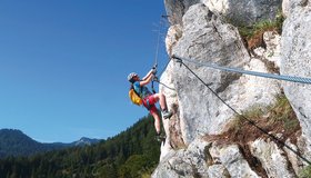 Ein steiler Aufschwung im oberen Teil - Falkenstein Klettersteig im Mürztal