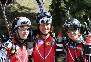 Das Damenteam im Ziel….abgekämpft, aber glücklich  Bild: Alexander Lugger