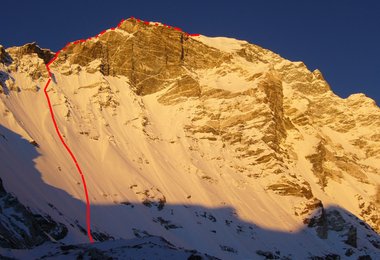 Route mit der Crux vor dem Grat von BC aus. Photo: Pavle Kozjek