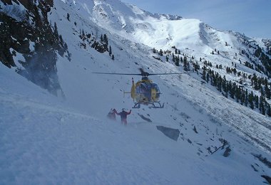 Hubschrauber Bergung im Winter (c) bergsteigen.com