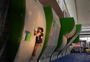 Kilian Fischhuber beim Boulder-WC in Brno
