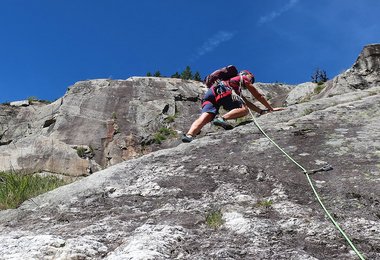 Beim Multipitch-Klettern im Zillertal