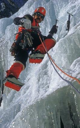 Edi Koblmüller beim Eisfallklettern