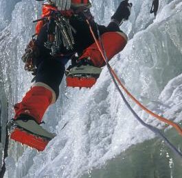 Edi Koblmüller beim Eisfallklettern