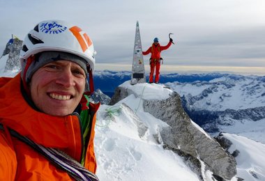 Überglücklich über das Erlebnis Marcel (links) Simon (rechts) auf dem Gipfel. (Foto M.Schenk)