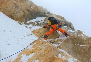 And let's do it. The weather doesn't let up either and it's getting worse. © Marek Holeček / Mammut