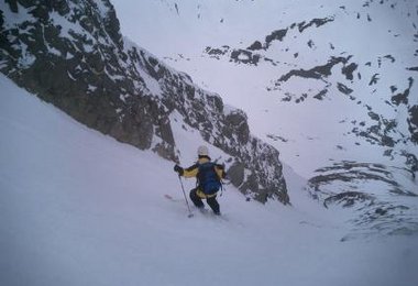 Ivana bei der Abfahrt in der linken Rinne des Schareks
