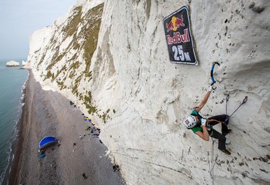 Red Bull White Cliffs 2015 United Kingdom - Isle of Wight: Eimir Mc Swiggan (c) Jonathan Griffith / Red Bull Content Pool