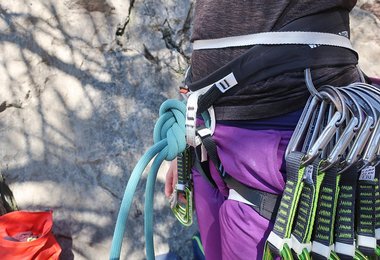 Der Mosquito Klettergurt wirkt sehr aufgeräumt.