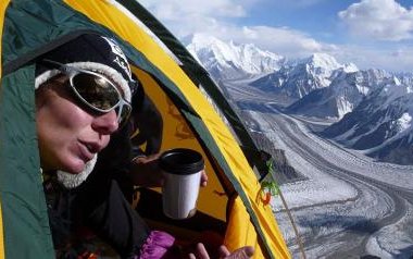 Gerlinde Kaltenbrunner im Lager II am K2 © Amical