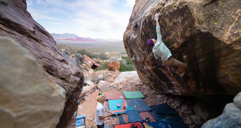 Jakob Schubert klettert „Shaolin“ (9A) © Michael Piccolruaz