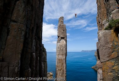 Hans Hornberger auf der Highline; Foto: Simon Carter (www.onsight.com.au)