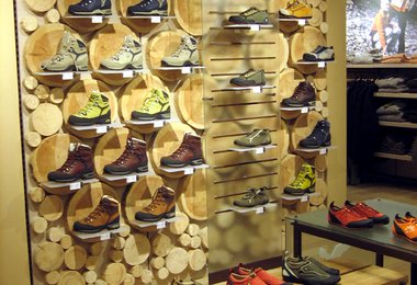 SALEWA-Store Schuhe Focuswand