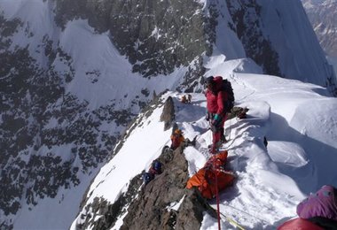 Die schwierige Bergearbeit am Grat des Broad Peak