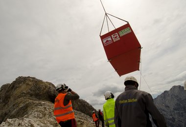 Neue Biwakschachtel am Jubiläumsgrat installiert