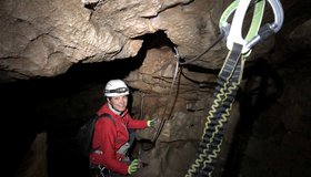 Klettersteig in einer Höhle