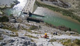 Toller Tiefblick in der 8 Seillänge der Orizzonti Dolomitici