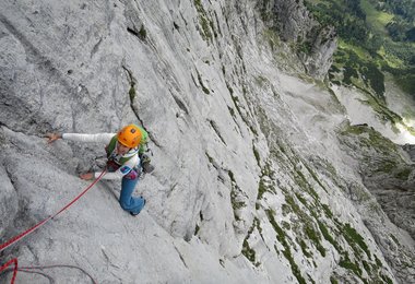 Birgit Auer klettert in der Route Wasserwerk an der Festkogel Südwand (c) Andreas Jentzsch