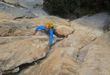 Der Apex Climb 25 sitzt bei Mehrseillängentouren perfekt auf dem Rücken.