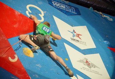 Jakob Schubert beim Lead-Klettern. (Foto: Peter Feeg) 