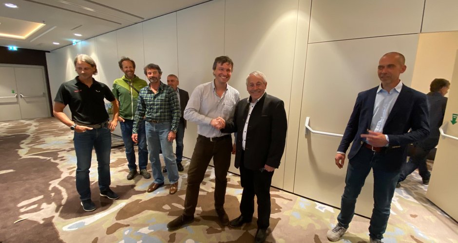 Die neue Führungsriege: Bruno Berloffa, Gerhard Mössmer, Walter Zörer, Peter Höller, Peer Paal, Karl Gabl, Tomas Woldrich (v.l.n.r). (nicht im Bild: Hans Ebner).